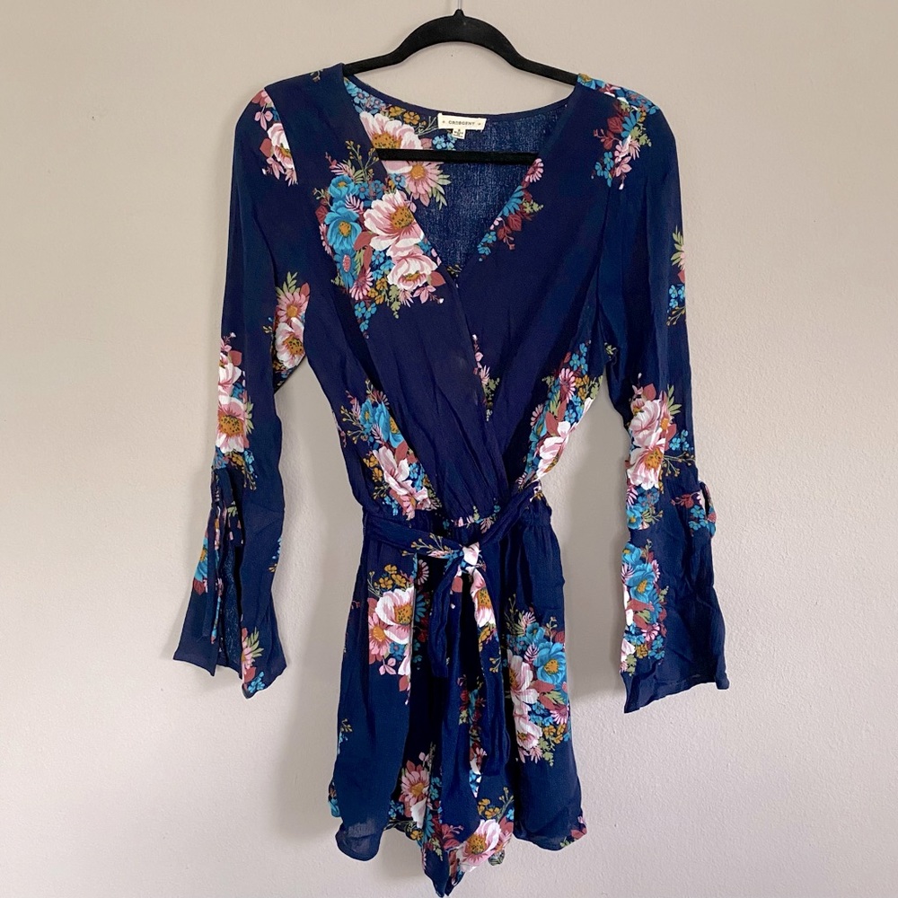 Bell Sleeve Floral Romper 🌸